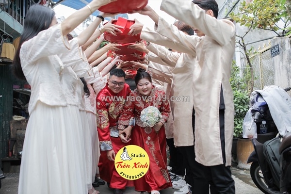 ~/Img/2026/8/hy-phuc-bung-qua-bigsize-ca-doi-mac-dep-ngay-hoi-them-chin-chu-01.jpg