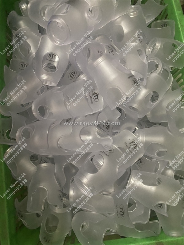 ~/Img/2026/8/khac-laser-logo-len-phu-kien-nhua-theo-yeu-cau-02.jpg