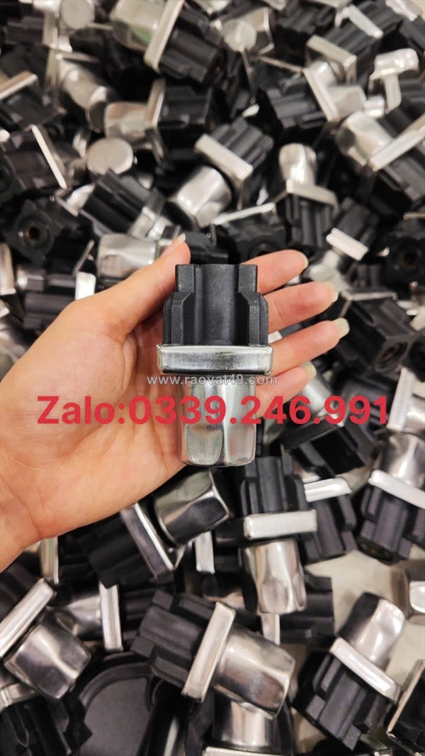 ~/Img/2026/8/mua-si-chan-tang-chinh-inox-vuong-40-o-dau-02.jpg