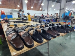 Nguồn hàng dép da giá xưởng – nhận sỉ trực tiếp tại xưởng dép trường chinh