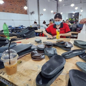 Nguồn hàng dép da giá xưởng – xưởng dép trường chinh nhận đơn sỉ