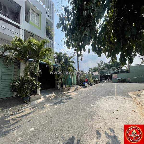 ~/Img/2026/8/nha-gan-metro-binh-thai-duong-o-to-gan-12m-2-tang-chi-hon-13-toi-02.jpg