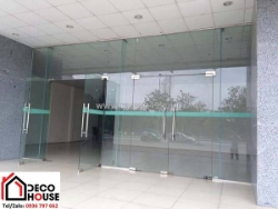 Những mẫu cửa kính cường lực đẹp giúp không gian thêm rộng rãi