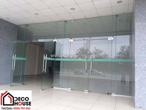 Những mẫu cửa kính cường lực đẹp giúp không gian thêm rộng rãi