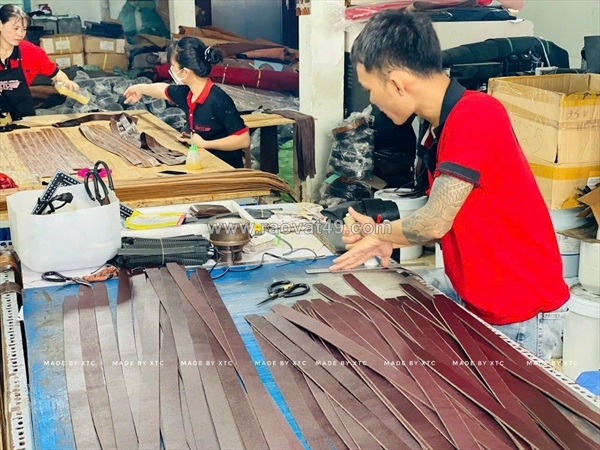 ~/Img/2026/8/si-that-lung-da-bo-that-nhan-lam-theo-mau-cho-shop-thoi-trang-01.jpg