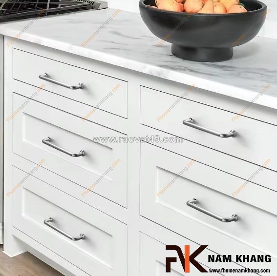 Tay nắm tủ màu inox, màu bạc – lựa chọn bền đẹp theo thời gian