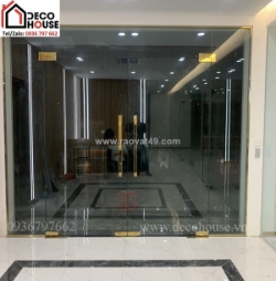 Thiết kế cửa kính cường lực phụ kiện vàng cho văn phòng cao cấp