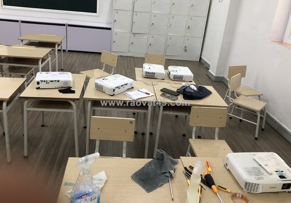 Thợ sửa máy chiếu giá rẻ uy tín tại hà nội
