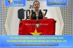 Tự hào khoảnh khắc sophia phương anh giương cờ việt nam