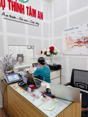 Vì sao nên đeo máy trợ thính 2 tai