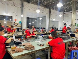 Xưởng sản xuất ví da – nhận gia công và bán sỉ
