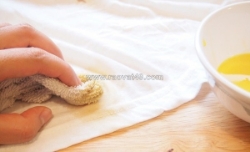 5 cách tẩy vết bẩn trên quần áo màu hiệu quả, không phai màu