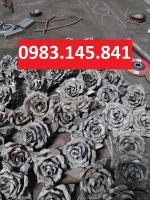 Bán hoa hồng sắt rèn tay, mẫu mã đa dạng