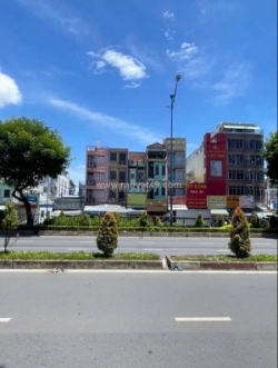 Bán nhà mặt tiền trường chinh ngay cầu tham lương q12