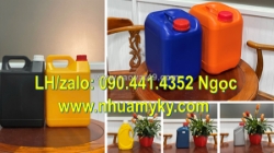 Bình nhựa 5 lít đựng xăng dầu, can nhựa 2 lít đựng thuốc nhuộm, can nhựa tròn 1 lít đựng nước rửa bình sữa