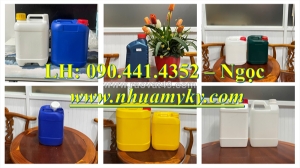 Can nhựa 1 lít đựng thành phần tạo chất kết dính, can nhựa 2 lít đựng chất phụ gia màu mực viết máy