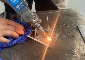 Cty chuyên nội thất kim loại cần thợ hàn, laser inox