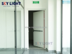 Cửa thoát hiểm tòa nhà văn phòng: quy chuẩn an toàn và thi công uy tín