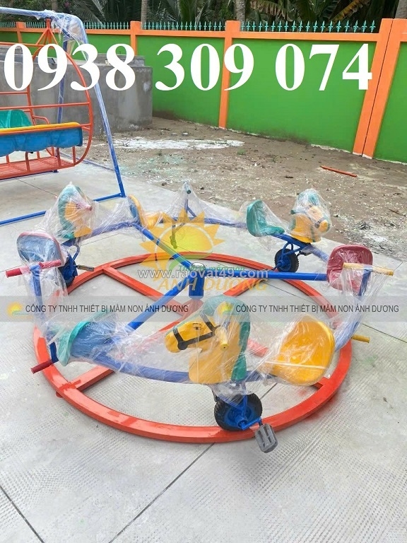~/Img/2026/9/du-quay-tren-ray-6-ngua-danh-cho-tre-em-du-quay-dap-chan-tren-ray-mam-non-02.jpg