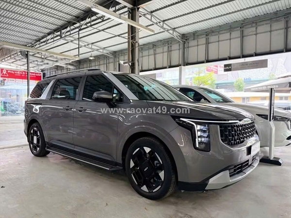 ~/Img/2026/9/em-con-duy-nhat-01-xe-kia-carnival-luxury-vin-2025-moi-100-uu-dai-len-toi-150-trieu-02.jpg