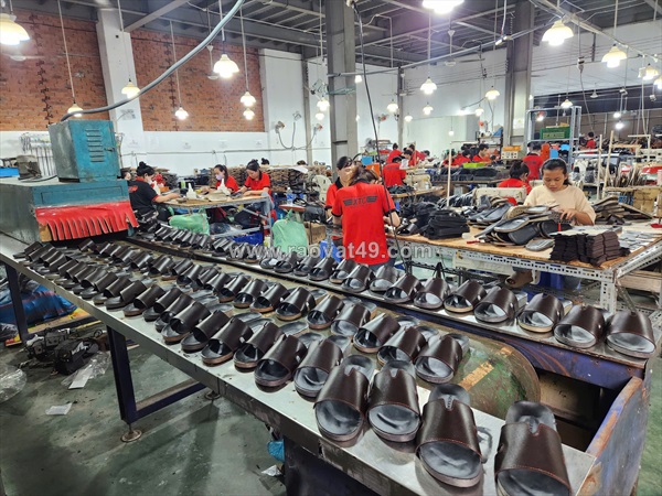 Hàng dép số lượng sẵn – nguồn hàng đi nhanh