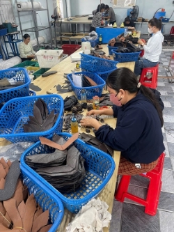 Hàng sỉ giá tốt, giao hàng nhanh dép da bò có sẵn