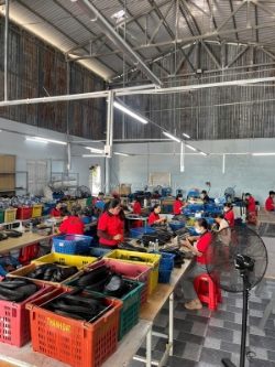 Khởi nghiệp dép da – chọn nguồn sỉ có sẵn để bắt đầu