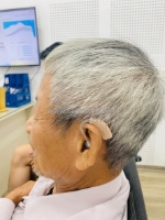 Lần đầu đeo máy trợ thính vì sao âm thanh bỗng trở lên ồn hơn.