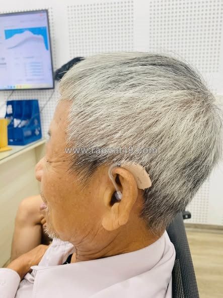 Lần đầu đeo máy trợ thính vì sao âm thanh bỗng trở lên ồn hơn.