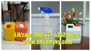 Phân phối can 1 lít đựng màu dung dịch, can nhựa 2 lít đựng hương liệu, can nhựa 5 lít đựng nhu yếu phẩm