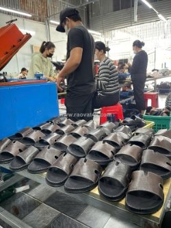 Quà tặng doanh nghiệp – đồ da đặt theo mẫu và số lượng