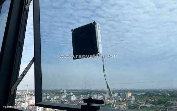 Robot lau kính chung cư cao tầng có an toàn không?