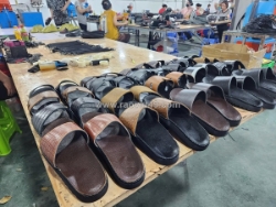 Sỉ dép da bò thật – chính sách nhập hàng phù hợp cho shop mới