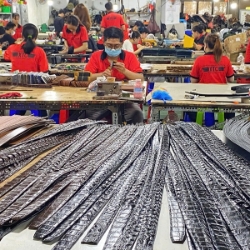 Tìm xưởng may thắt lưng cho shop đang mở rộng sản phẩm
