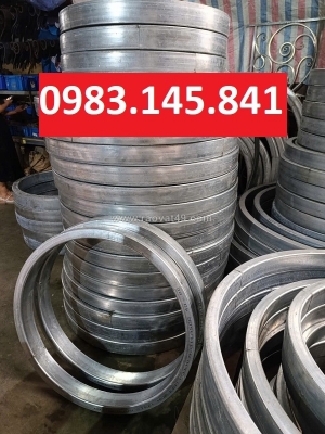 Vòng tròn mái kính tạo điểm nhấn cho mái che