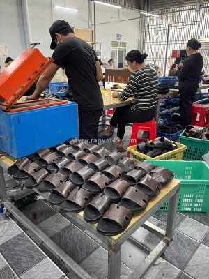 Xưởng dép da bò nam giá sỉ – nhận bỏ sỉ toàn tphcm