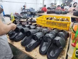 Xưởng sản xuất dép da – bán sỉ dép da bò