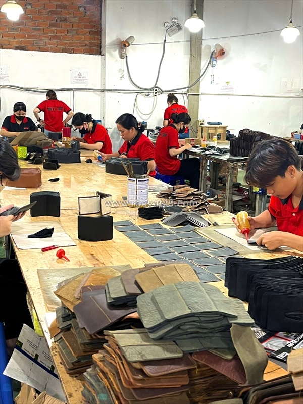 ~/Img/2026/9/xuong-san-xuat-do-da-nhan-don-hang-theo-mau-rieng-cua-brand-01.jpg