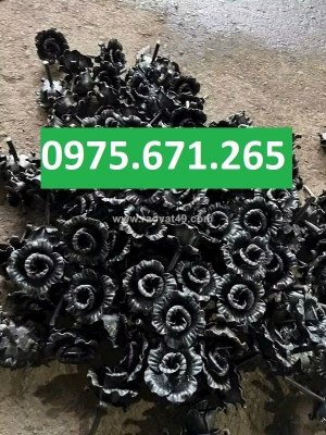 Xưởng sản xuất hoa hồng sắt trang trí tận gốc