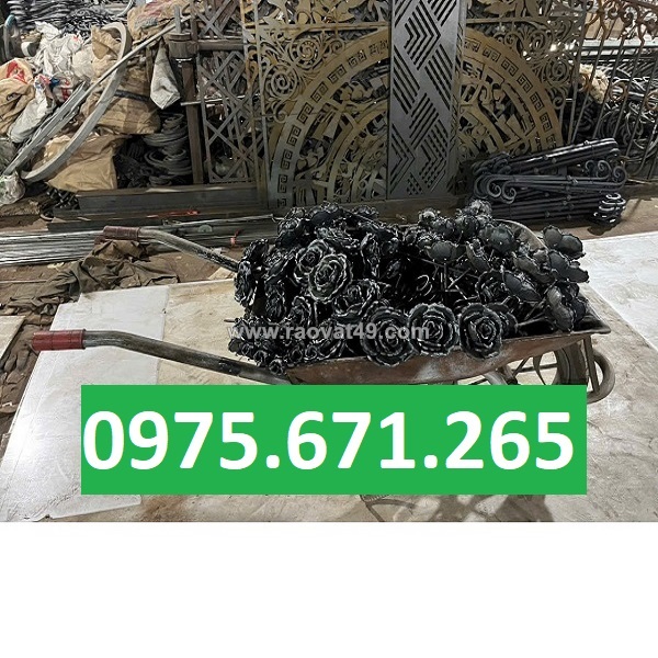 Xưởng sản xuất hoa hồng sắt trang trí tận gốc