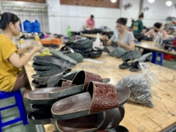 Xưởng sỉ dép da – nhiều mẫu có sẵn cho đại lý